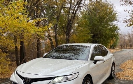 Toyota Camry, 2019 год, 3 550 000 рублей, 2 фотография
