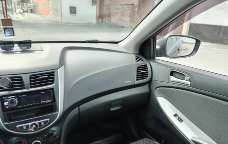 Hyundai Solaris II рестайлинг, 2012 год, 950 000 рублей, 24 фотография