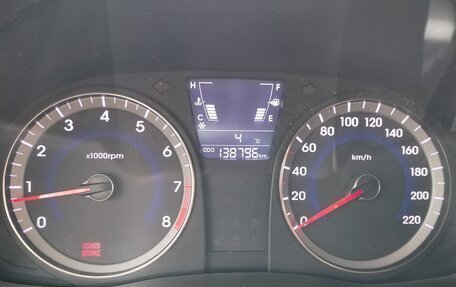 Hyundai Solaris II рестайлинг, 2012 год, 950 000 рублей, 16 фотография