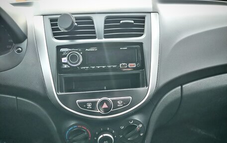 Hyundai Solaris II рестайлинг, 2012 год, 950 000 рублей, 20 фотография
