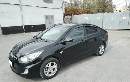 Hyundai Solaris II рестайлинг, 2012 год, 950 000 рублей, 28 фотография