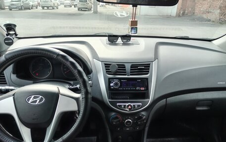 Hyundai Solaris II рестайлинг, 2012 год, 950 000 рублей, 25 фотография