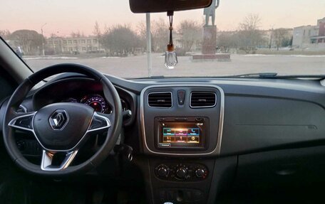 Renault Logan II, 2021 год, 900 000 рублей, 7 фотография