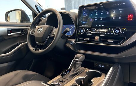 Toyota Highlander, 2025 год, 6 600 000 рублей, 28 фотография