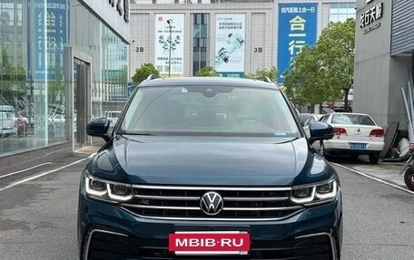 Volkswagen Tiguan II, 2022 год, 2 690 111 рублей, 2 фотография