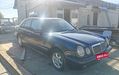 Mercedes-Benz E-Класс, 1997 год, 375 000 рублей, 4 фотография