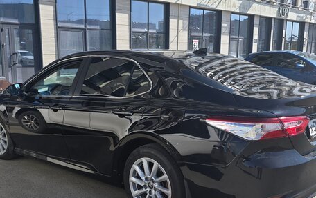 Toyota Camry, 2021 год, 2 435 000 рублей, 3 фотография