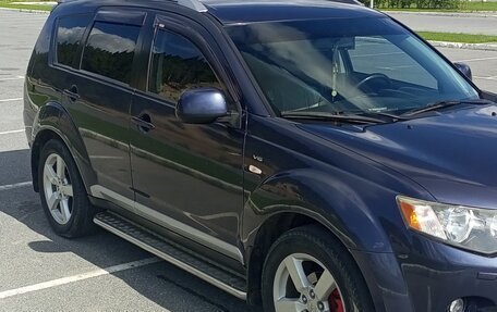 Mitsubishi Outlander III рестайлинг 3, 2007 год, 1 600 000 рублей, 2 фотография