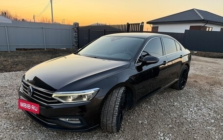 Volkswagen Passat B8 рестайлинг, 2019 год, 2 500 000 рублей, 2 фотография