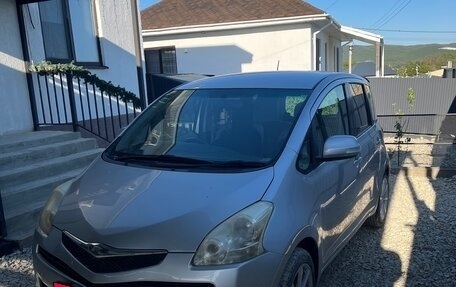 Toyota Ractis I, 2007 год, 700 000 рублей, 3 фотография