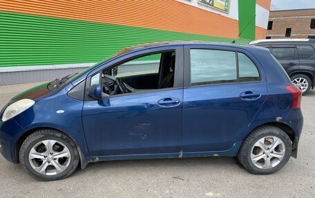 Toyota Yaris III рестайлинг, 2006 год, 399 999 рублей, 2 фотография