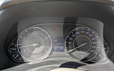 Nissan Patrol, 2011 год, 2 995 000 рублей, 16 фотография
