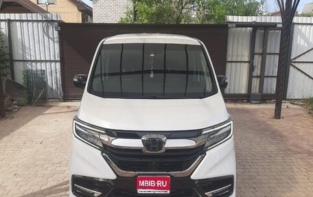 Honda Stepwgn IV, 2020 год, 3 000 000 рублей, 1 фотография
