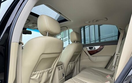 Infiniti QX70, 2016 год, 3 150 000 рублей, 21 фотография
