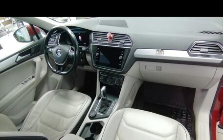 Volkswagen Tiguan II, 2018 год, 3 050 000 рублей, 5 фотография