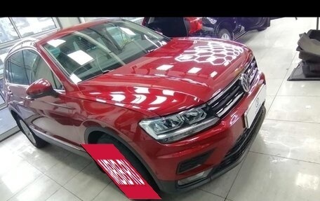 Volkswagen Tiguan II, 2018 год, 3 050 000 рублей, 2 фотография