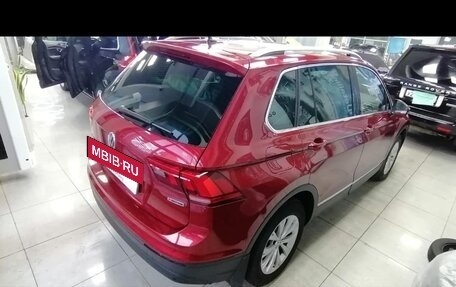 Volkswagen Tiguan II, 2018 год, 3 050 000 рублей, 3 фотография