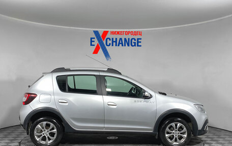 Renault Sandero II рестайлинг, 2019 год, 1 399 000 рублей, 3 фотография