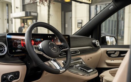 Mercedes-Benz V-Класс, 2024 год, 15 700 000 рублей, 10 фотография