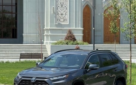 Toyota RAV4, 2022 год, 4 200 000 рублей, 2 фотография