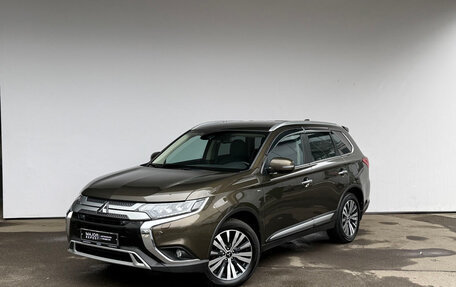 Mitsubishi Outlander III рестайлинг 3, 2020 год, 2 950 000 рублей, 1 фотография