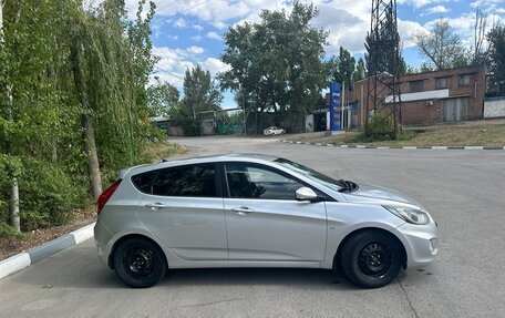 Hyundai Solaris II рестайлинг, 2011 год, 950 000 рублей, 3 фотография