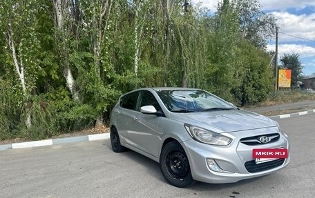 Hyundai Solaris II рестайлинг, 2011 год, 950 000 рублей, 2 фотография