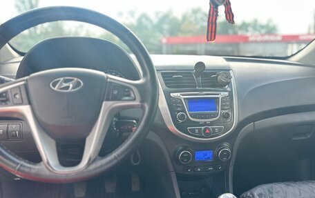 Hyundai Solaris II рестайлинг, 2011 год, 950 000 рублей, 8 фотография