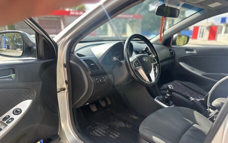Hyundai Solaris II рестайлинг, 2011 год, 950 000 рублей, 7 фотография