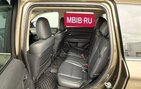 Mitsubishi Outlander III рестайлинг 3, 2020 год, 2 950 000 рублей, 4 фотография