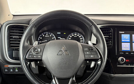 Mitsubishi Outlander III рестайлинг 3, 2020 год, 2 950 000 рублей, 15 фотография