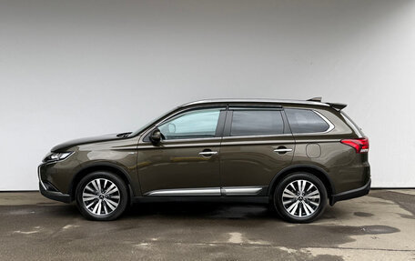 Mitsubishi Outlander III рестайлинг 3, 2020 год, 2 950 000 рублей, 21 фотография