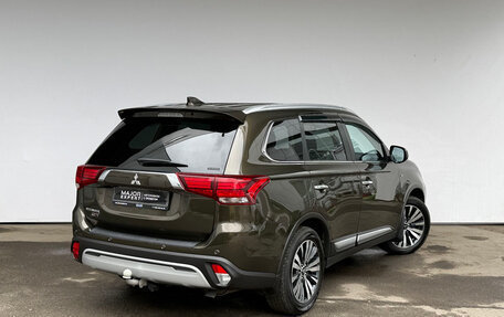 Mitsubishi Outlander III рестайлинг 3, 2020 год, 2 950 000 рублей, 22 фотография