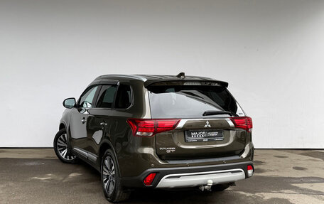 Mitsubishi Outlander III рестайлинг 3, 2020 год, 2 950 000 рублей, 24 фотография