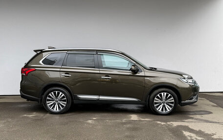 Mitsubishi Outlander III рестайлинг 3, 2020 год, 2 950 000 рублей, 25 фотография