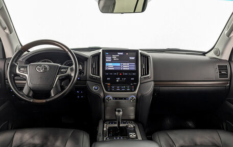Toyota Land Cruiser 200, 2018 год, 7 350 000 рублей, 14 фотография