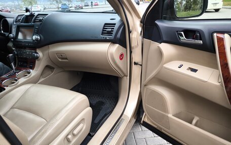 Toyota Highlander III, 2012 год, 2 650 000 рублей, 6 фотография