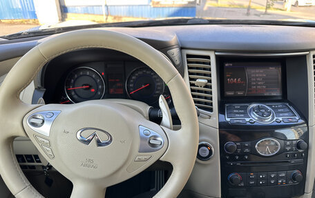 Infiniti FX II, 2011 год, 1 950 000 рублей, 16 фотография