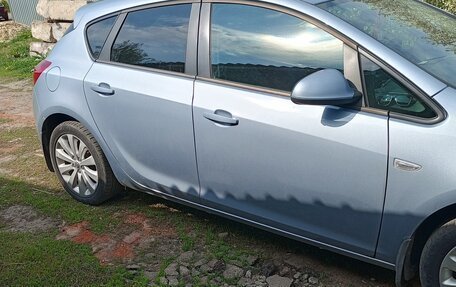 Opel Astra J, 2010 год, 670 000 рублей, 2 фотография