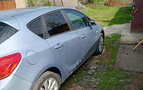 Opel Astra J, 2010 год, 670 000 рублей, 3 фотография
