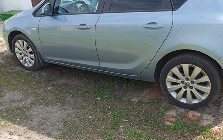 Opel Astra J, 2010 год, 670 000 рублей, 5 фотография