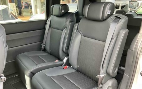 Honda Stepwgn, 2022 год, 2 263 000 рублей, 26 фотография