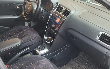 Volkswagen Polo VI (EU Market), 2017 год, 650 000 рублей, 4 фотография