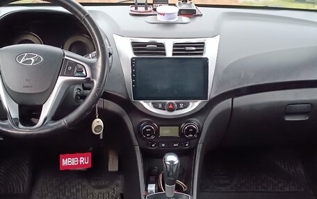Hyundai Solaris II рестайлинг, 2012 год, 1 100 000 рублей, 13 фотография