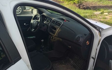 Renault Logan II, 2015 год, 500 000 рублей, 5 фотография