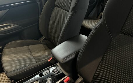 Mitsubishi Outlander III рестайлинг 3, 2019 год, 2 537 000 рублей, 28 фотография
