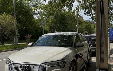Audi e-tron I, 2021 год, 7 800 000 рублей, 4 фотография