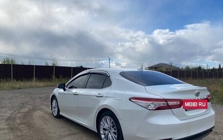 Toyota Camry, 2019 год, 3 150 000 рублей, 6 фотография
