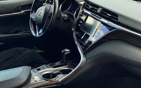 Toyota Camry, 2018 год, 2 250 000 рублей, 14 фотография