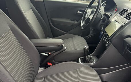Volkswagen Polo VI (EU Market), 2011 год, 750 000 рублей, 21 фотография